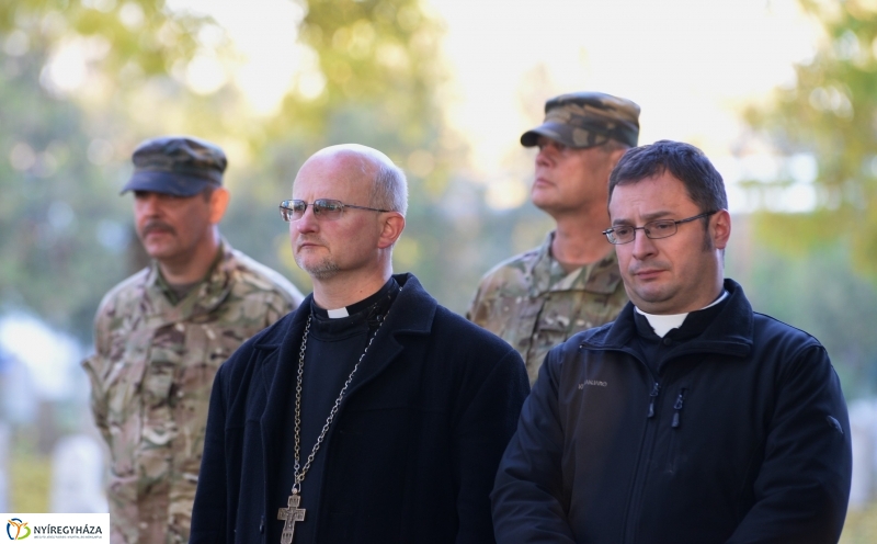 Megemlékezés a Hősök Temetőjében