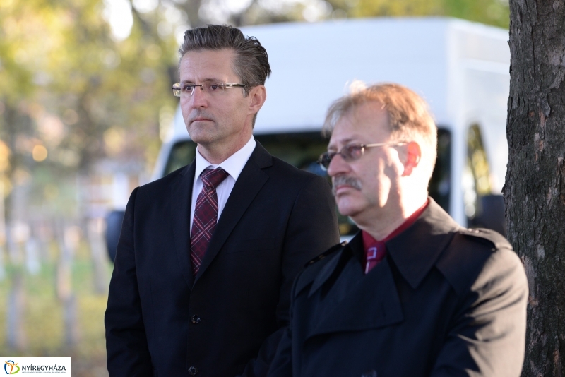 Megemlékezés a Hősök Temetőjében