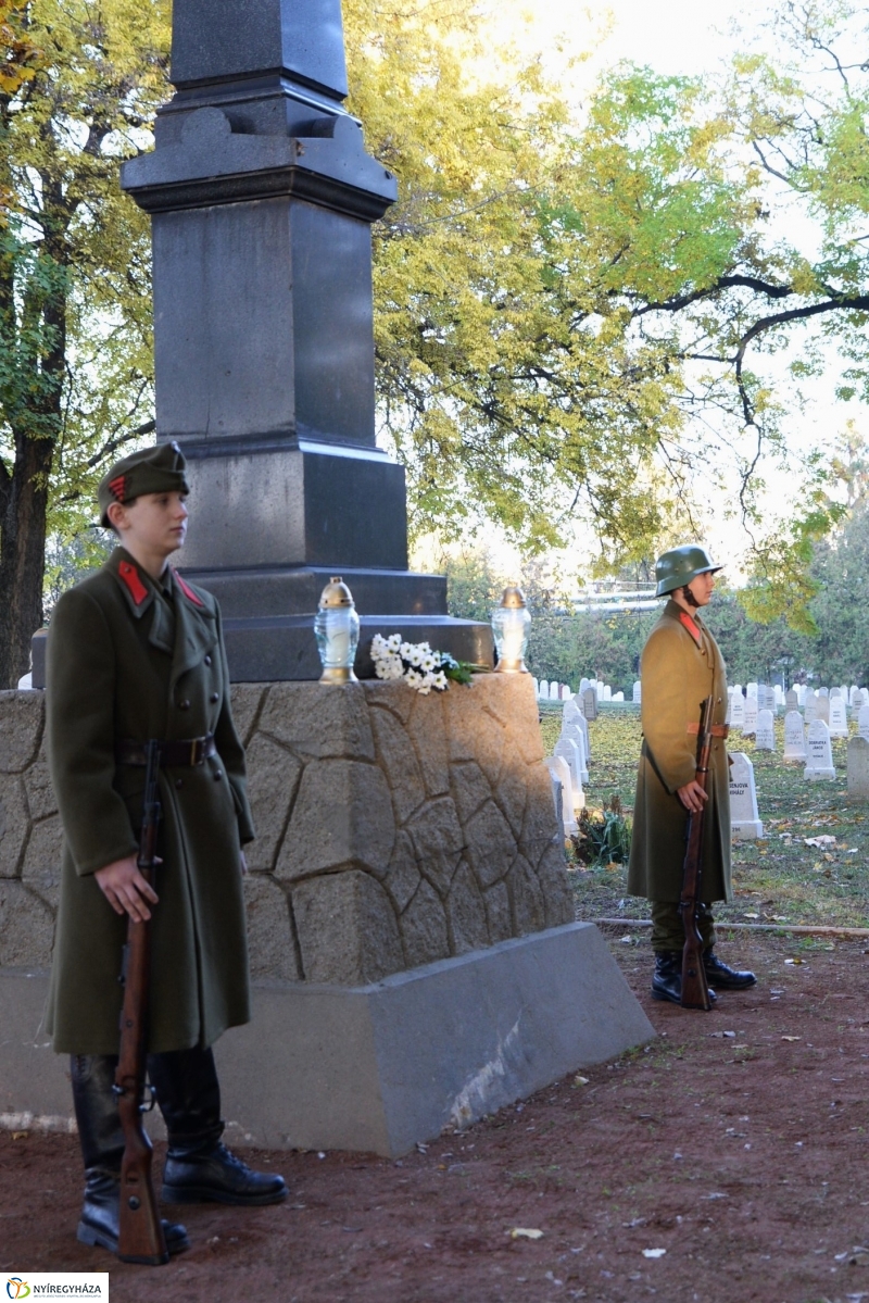 Megemlékezés a Hősök Temetőjében