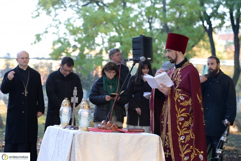 Megemlékezés a Hősök Temetőjében