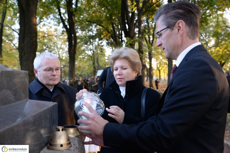 Megemlékezés a Hősök Temetőjében