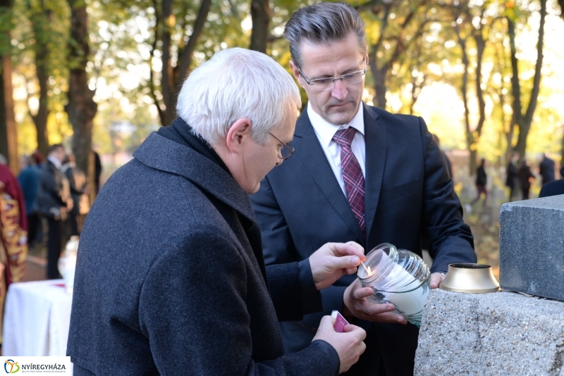 Megemlékezés a Hősök Temetőjében