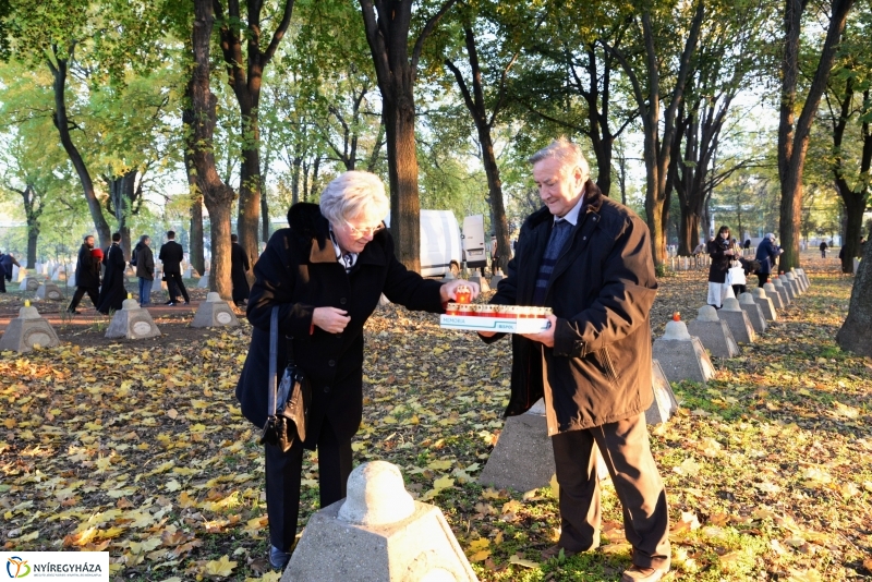 Megemlékezés a Hősök Temetőjében