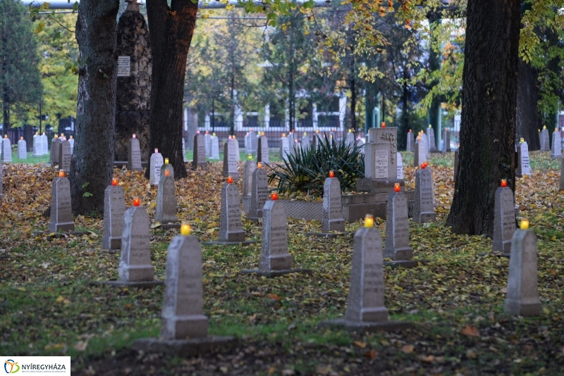 Megemlékezés a Hősök Temetőjében