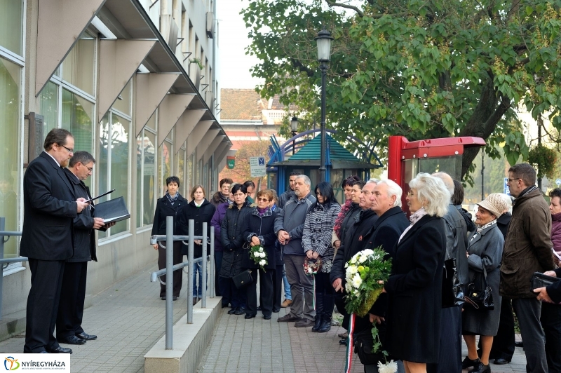 Elhurcolt postásokra emlékeztek