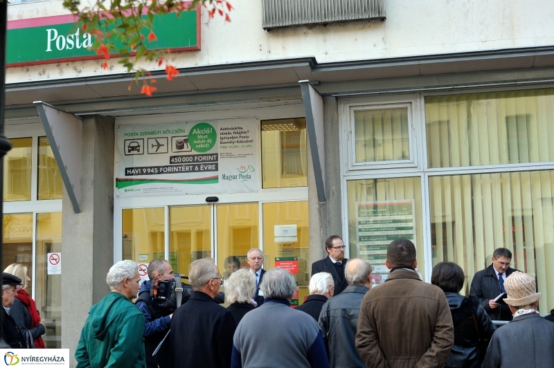 Elhurcolt postásokra emlékeztek