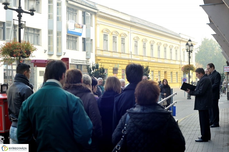 Elhurcolt postásokra emlékeztek