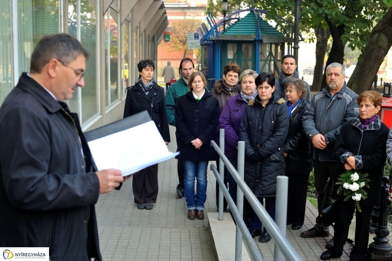 Elhurcolt postásokra emlékeztek