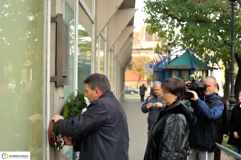 Elhurcolt postásokra emlékeztek