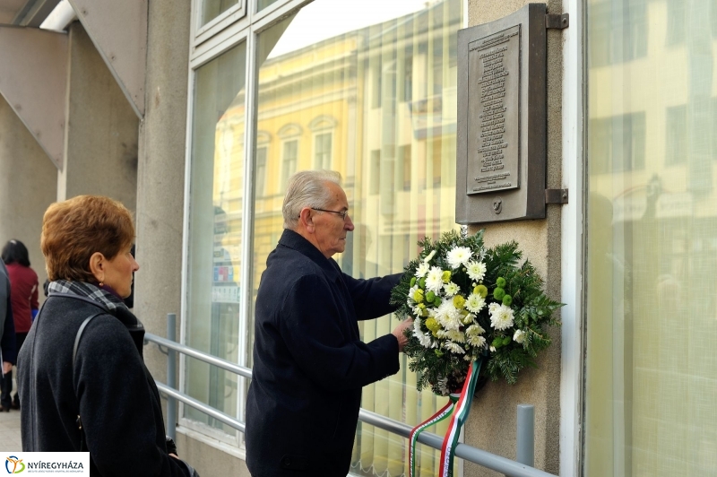 Elhurcolt postásokra emlékeztek