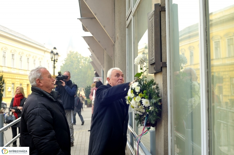 Elhurcolt postásokra emlékeztek