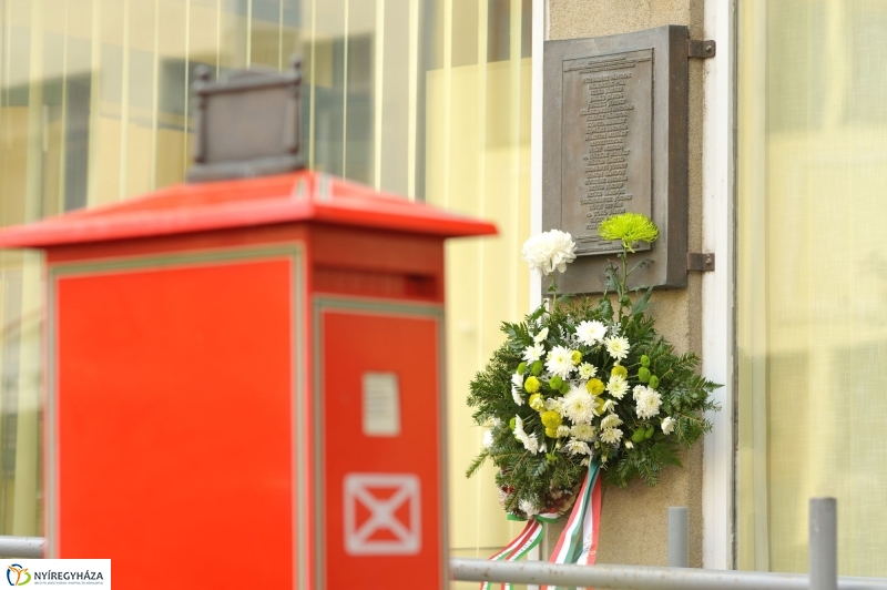 Elhurcolt postásokra emlékeztek