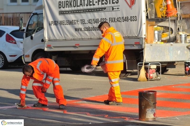 Új Alma utcai zebra felfestése