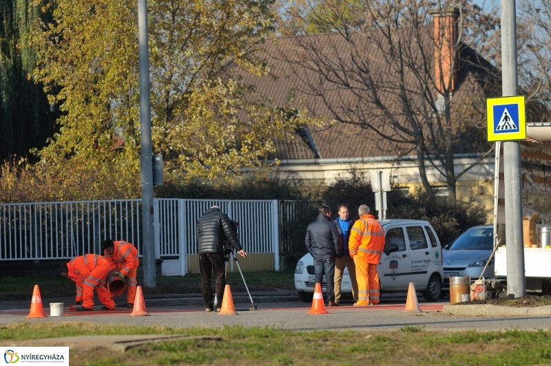 Új Alma utcai zebra felfestése