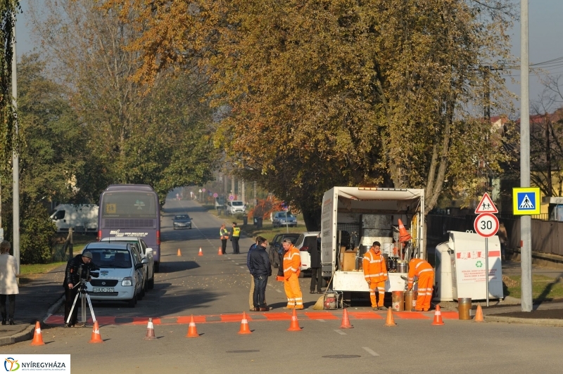 Új Alma utcai zebra felfestése