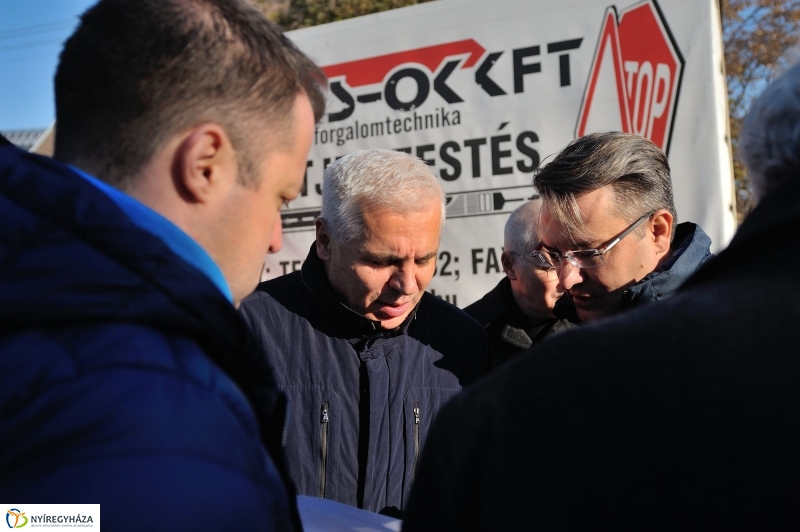 Új Alma utcai zebra felfestése