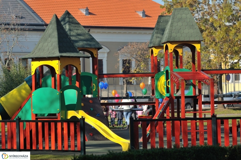 Benczúr téri játszótér átadása