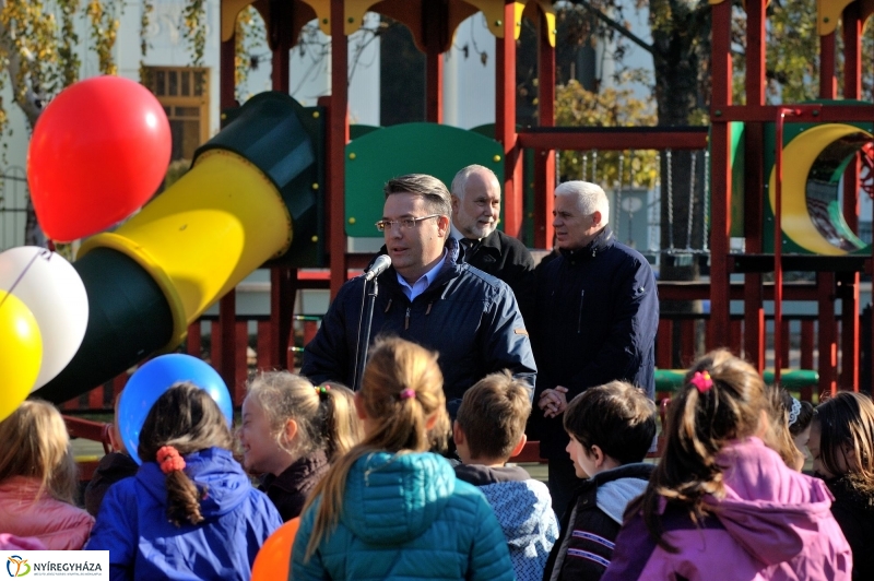 Benczúr téri játszótér átadása