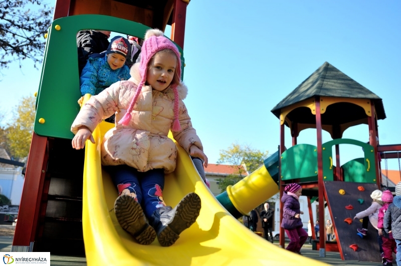 Benczúr téri játszótér átadása
