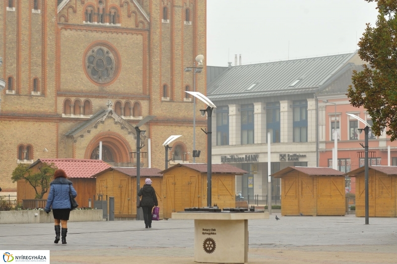 Épül a Karácsonyi Forgatag