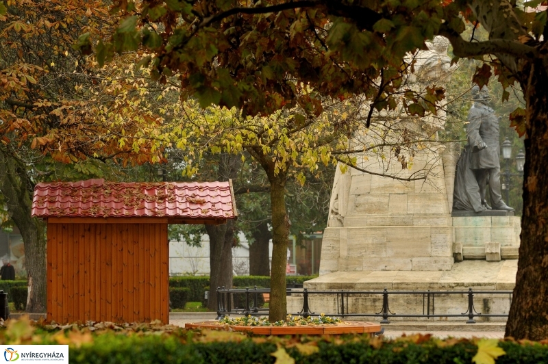 Épül a Karácsonyi Forgatag