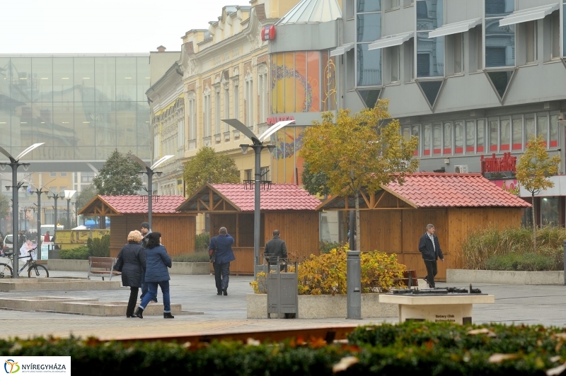 Épül a Karácsonyi Forgatag