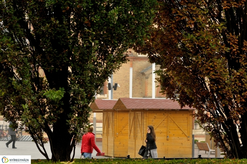 Épül a Karácsonyi Forgatag