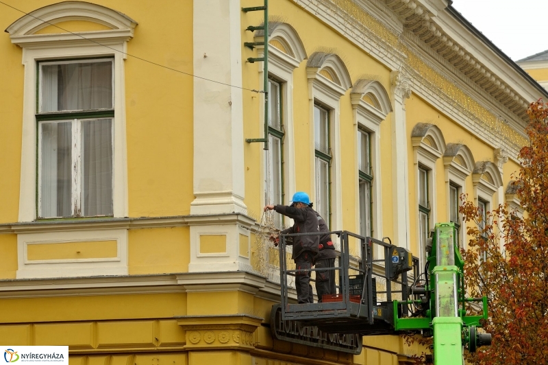 Épül a Karácsonyi Forgatag