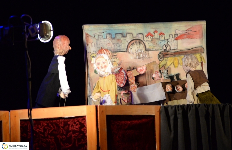 Mátyás az igazságos-bábelőadás a VMKK-ban