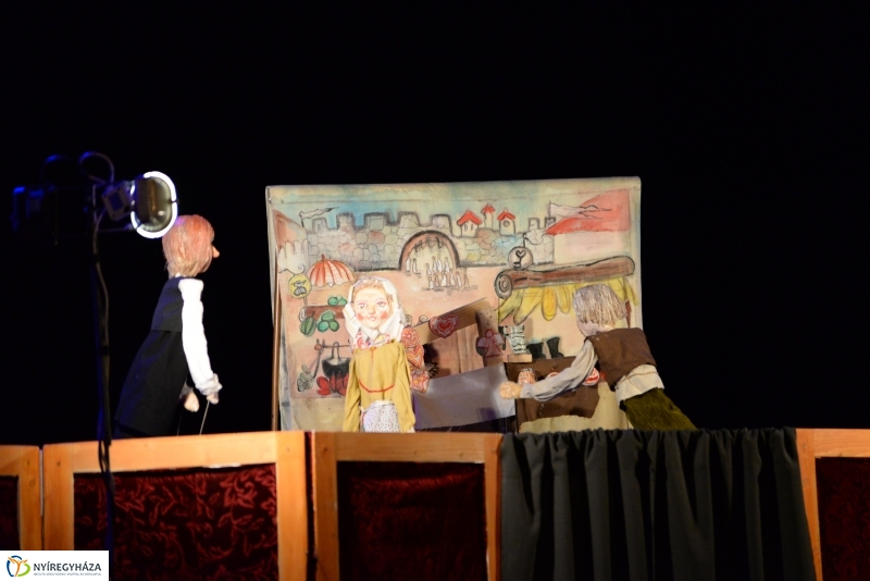 Mátyás az igazságos-bábelőadás a VMKK-ban