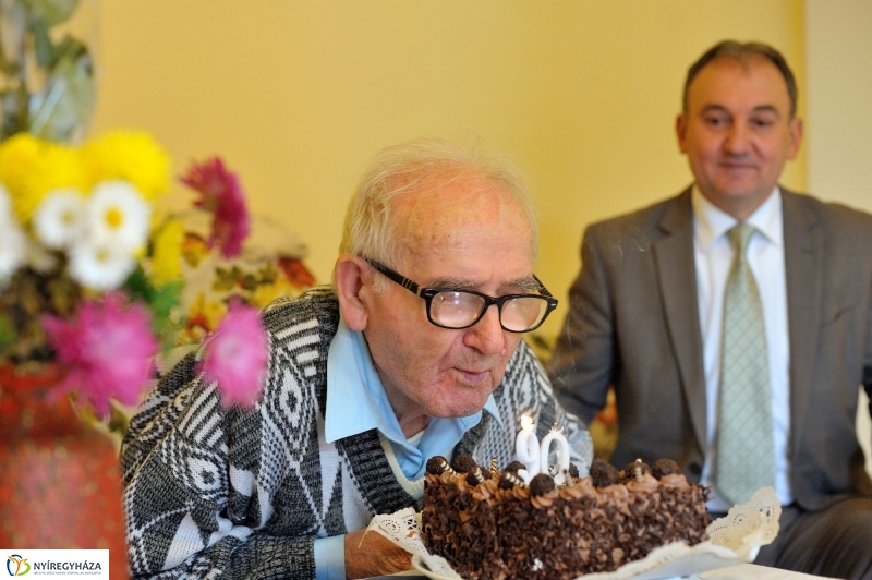 Szépkorú köszöntése - Bezdán Elek