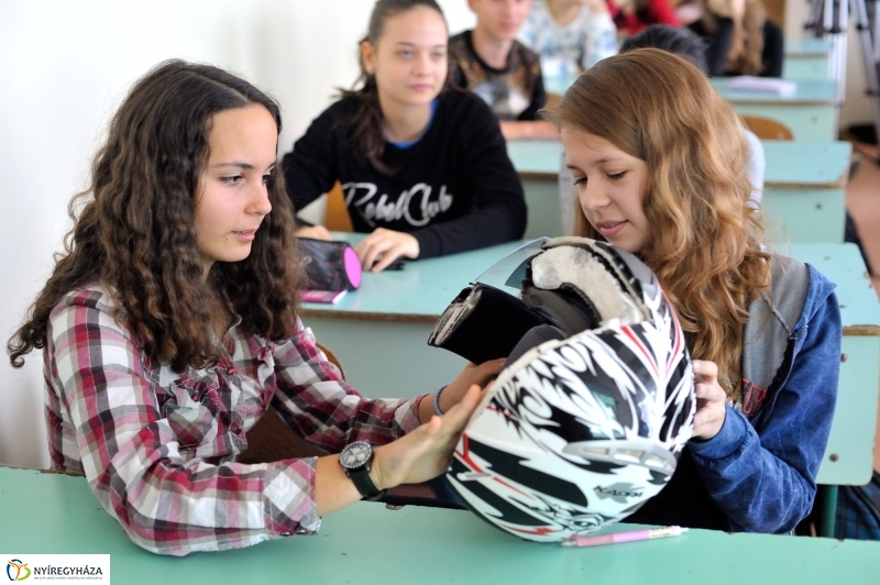 Közlekedésbiztonsági előadás a Móra Ferenc Általános Iskolában