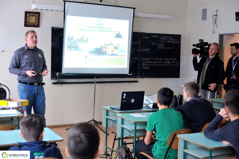Közlekedésbiztonsági előadás a Móra Ferenc Általános Iskolában