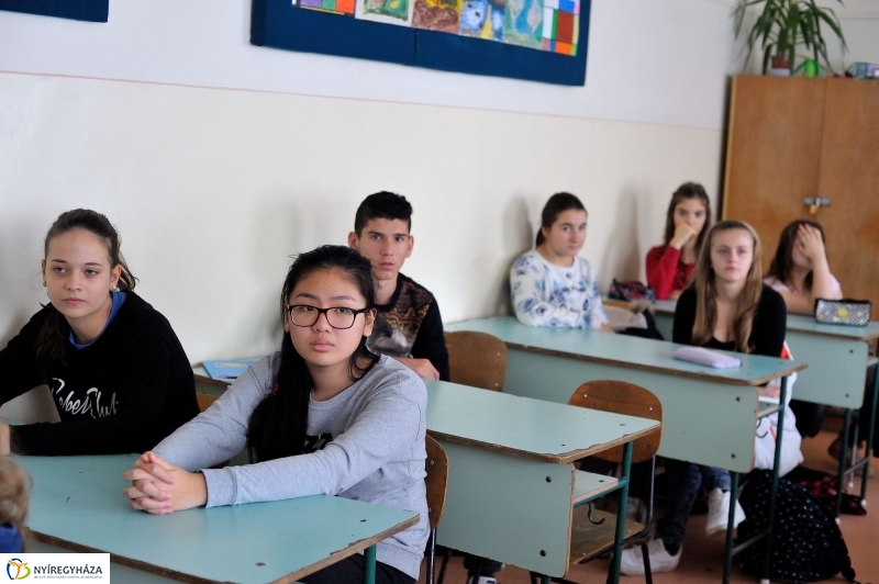 Közlekedésbiztonsági előadás a Móra Ferenc Általános Iskolában