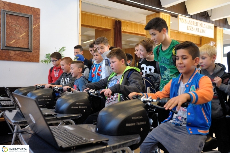 Közlekedésbiztonsági előadás a Móra Ferenc Általános Iskolában