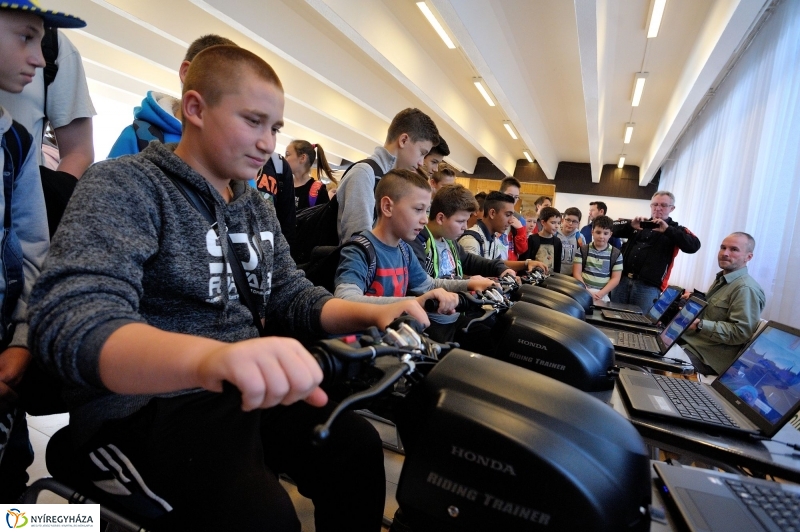 Közlekedésbiztonsági előadás a Móra Ferenc Általános Iskolában