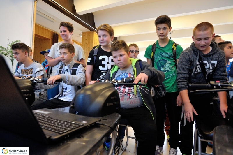 Közlekedésbiztonsági előadás a Móra Ferenc Általános Iskolában