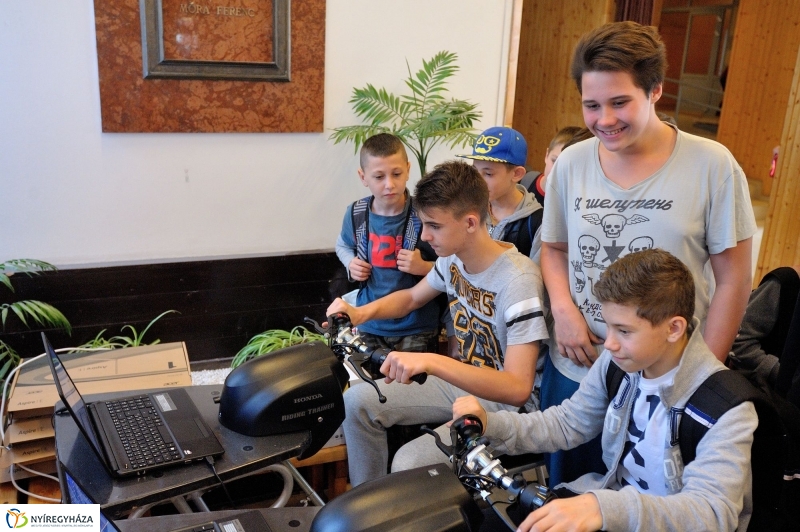 Közlekedésbiztonsági előadás a Móra Ferenc Általános Iskolában