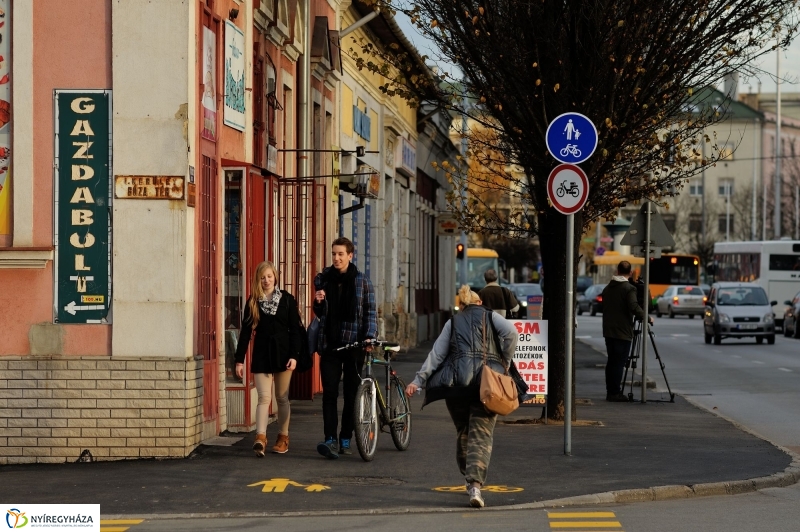 Felújított járdaszakasz a Rákóczi utcán