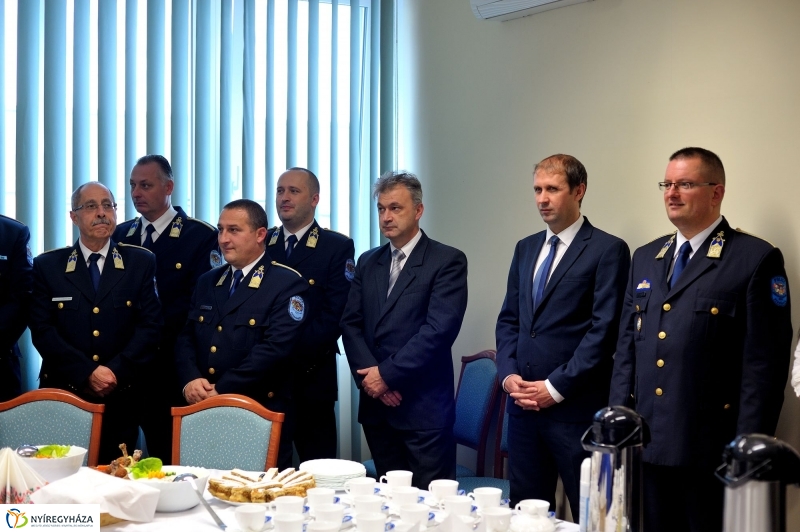 Sárkányölő Szent György a megyei rendőrkapitányságon