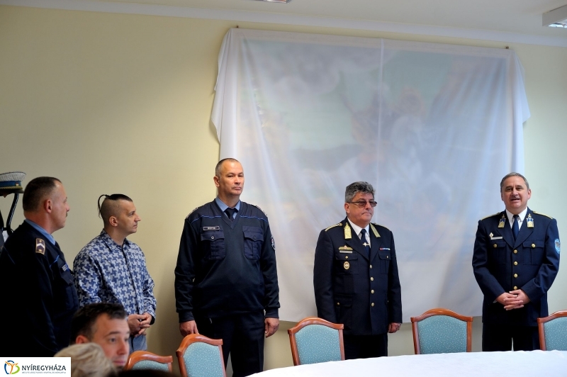 Sárkányölő Szent György a megyei rendőrkapitányságon