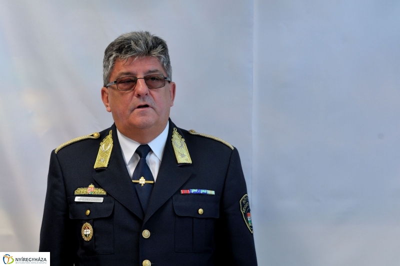 Sárkányölő Szent György a megyei rendőrkapitányságon