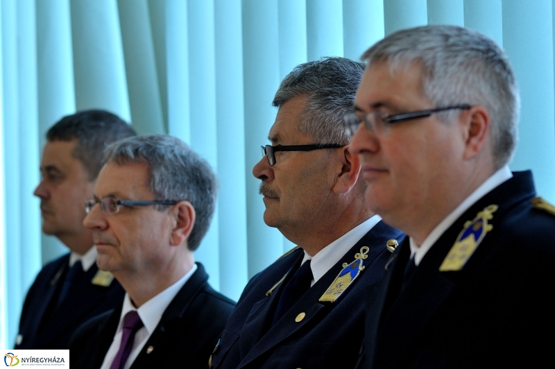 Sárkányölő Szent György a megyei rendőrkapitányságon