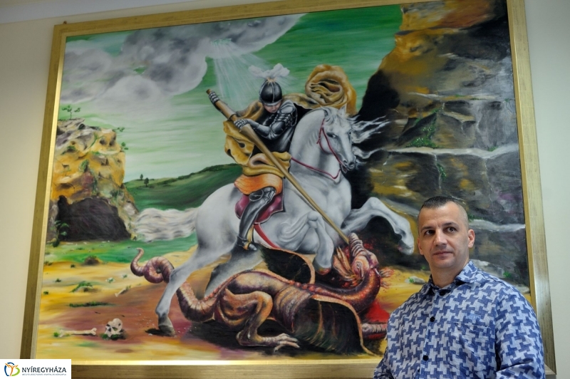 Sárkányölő Szent György a megyei rendőrkapitányságon