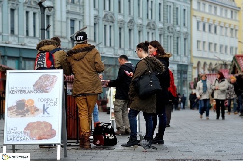 Séta a Karácsonyi Forgatagban