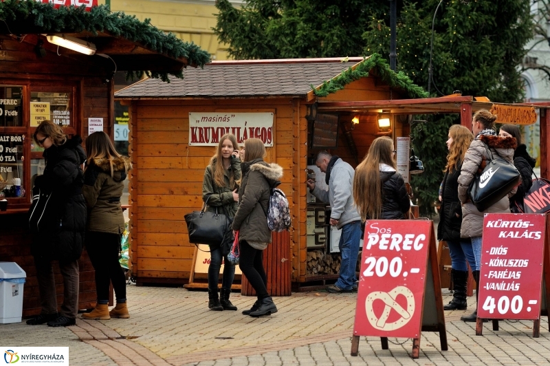 Séta a Karácsonyi Forgatagban