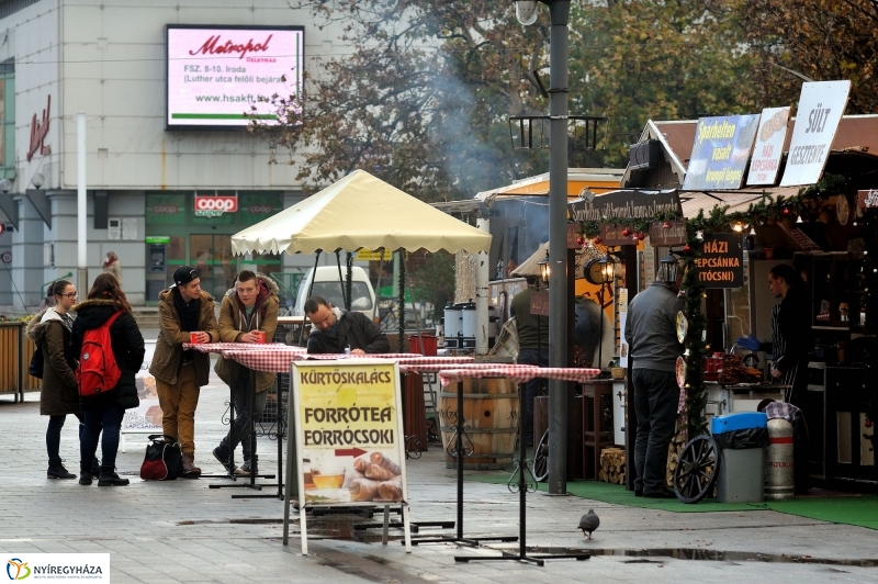 Séta a Karácsonyi Forgatagban