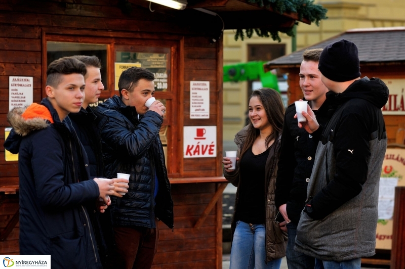 Séta a Karácsonyi Forgatagban