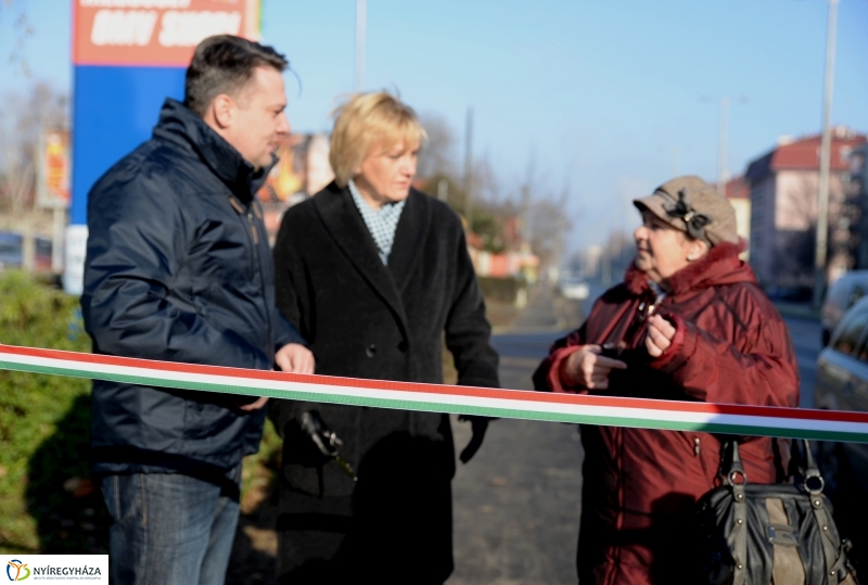 Járdaszakasz átadás a Kert utcán