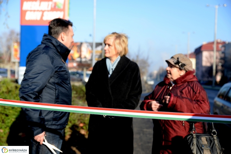 Járdaszakasz átadás a Kert utcán